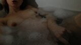 Bermain tetek dalam tab mandi saya snapshot 5