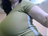 एक वेबकैम पर विशाल स्तन के साथ दादी snapshot 20