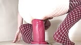 Weiße netz-sissy # 3 -roter riesiger dildo- snapshot 8