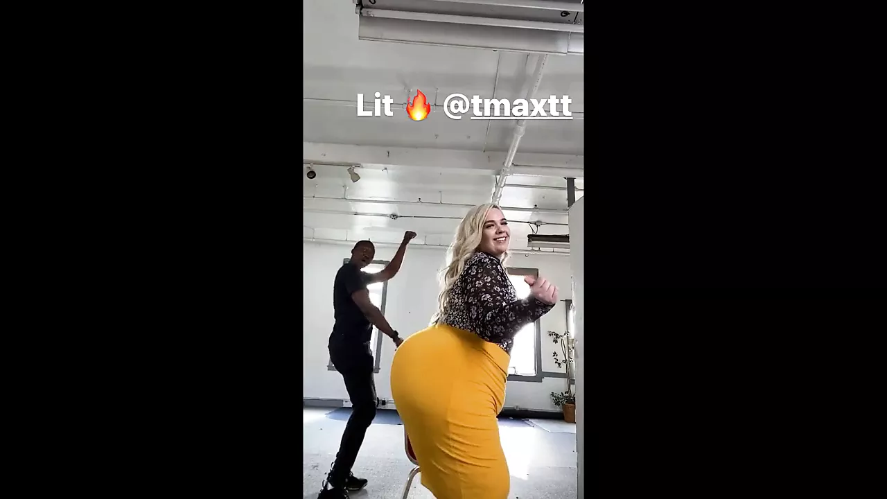 SHELF BOOTY, PLUS SIZE PAWG MODEL is JUST DANDY 03