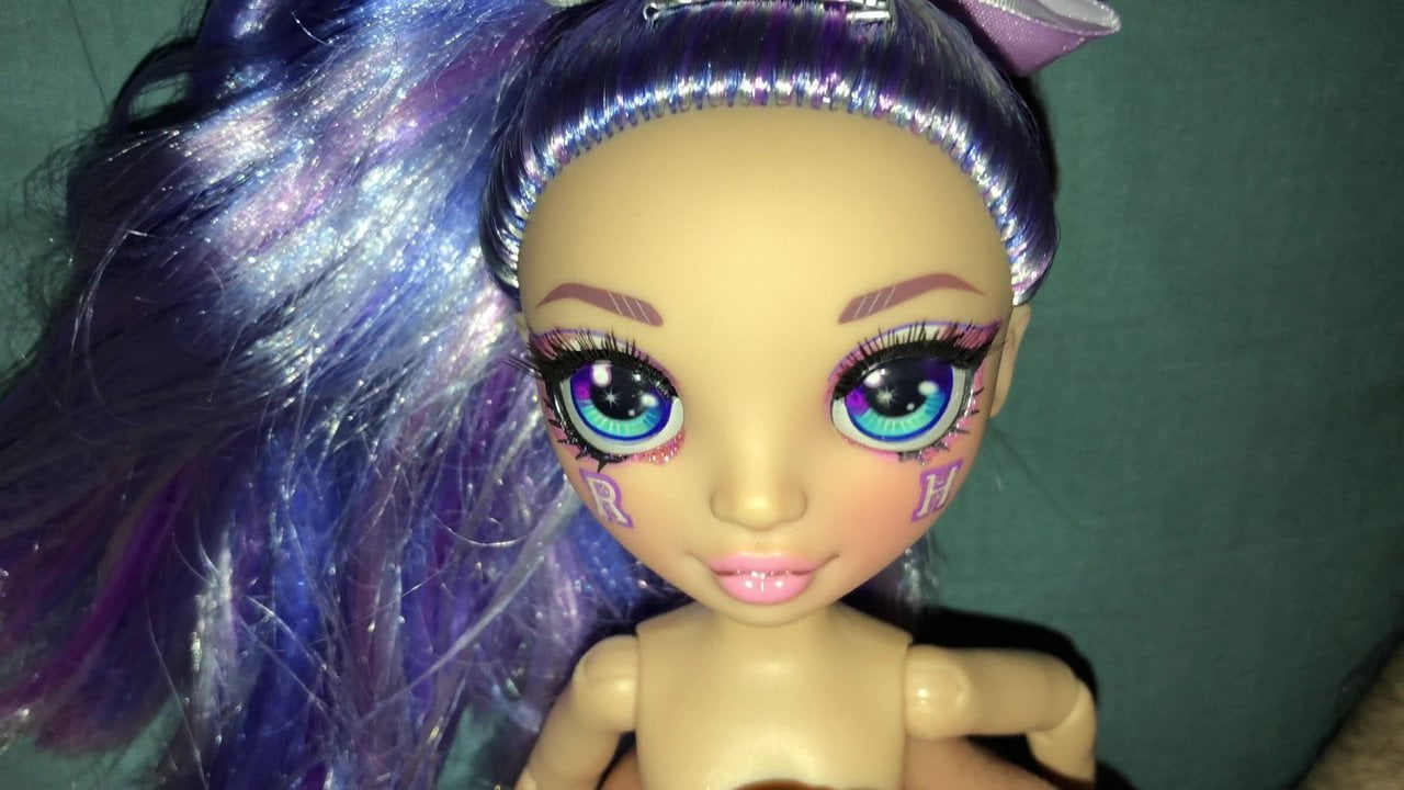 Cum On Rainbow High Violet Cheerleader Doll