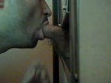 Mondvol sperma bij het gloryhole snapshot 1