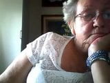 Nonna che mostra grandi tette in webcam snapshot 1