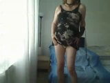 Transexual milf cachonda con un vestido corto y toques de tacones altos y caricias delante de la cámara snapshot 2