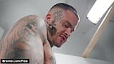 Flaco twink Lev Ivankov obtiene su culo perforado por su super sexy artista del tatuaje Fly Tatem - bromo snapshot 9