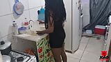 Marido acorda com vontade de fuder sua esposa na cozinha pegando ela de jeito e no final encheu de leite na sua buceta snapshot 1