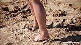 Voglio fare sesso sulla spiaggia! Betzz for Arousins snapshot 2