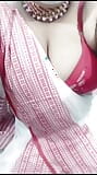 Une bangladaise sexy porte un sari et se masturbe nue jusqu’à ce qu’elle jouisse snapshot 1