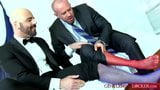 Подборка ступней с лизанием ступней и поклонением с накаченными мужчинами-геями snapshot 3
