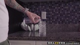 Brazzers - Brazzers Exxtra - pembantu rumah untuk memelihara adegan snapshot 3