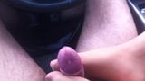 La prostituta fa un footjob e viene sui suoi piedi di nylon snapshot 1