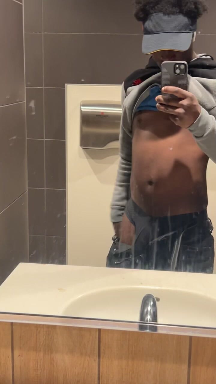 I got bored asf at work and decided to video myself in the bathroom