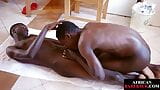 Twinks negros a pelo después de mear y disfrutar de mamada snapshot 5