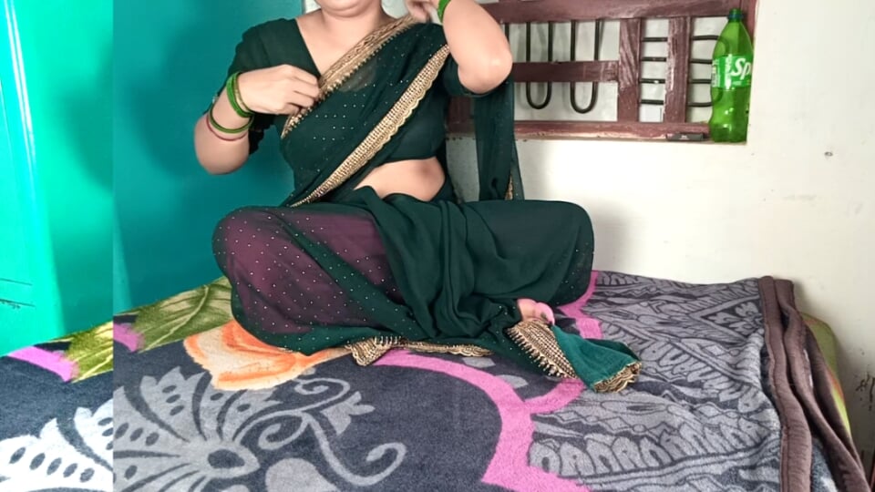 Antes de ir à casa dos pais para rakshabandhan, bhabhi saciou sua sede e esfriou sua buceta com seu cunhado