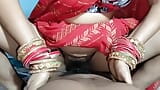 Mooie Desi in een rode saree - seksvideo snapshot 10