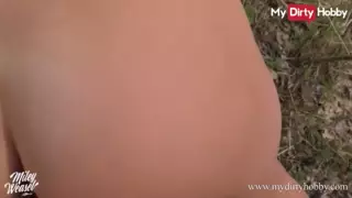 Miley musang memiliki janji seks di jalur kereta api yang sibuk ...