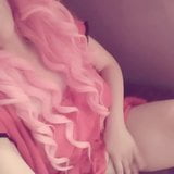 Pepek MILF berambut merah jambu bermain snapshot 2