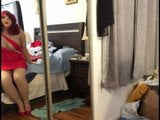 Deanna, CD-Puppe im roten kurzen offenen Kleid, zeigt ihr Höschen snapshot 8