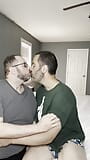 情熱的なキスと欲求不満のクマのペニスをしゃぶる snapshot 1