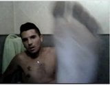 Pés masculinos retos na webcam snapshot 16