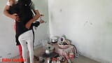 Hermanastra y hermanastro follan en cocina snapshot 3