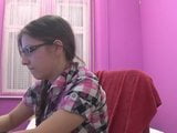 Dulce dama con gafas en webcam snapshot 2