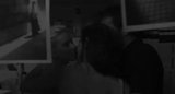 Scarlett Johansson besando a Penélope Cruz snapshot 5