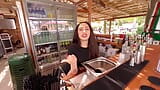 La camarera traviesa Isabella folla con un cliente negro snapshot 3