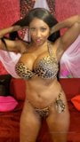 La MILF Diamond danse dans un strip-tease snapshot 2