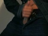 Chico caliente se corre en sus jeans Levi snapshot 9