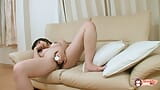 Kıllı amcık Asyalı kız Toshiko sikilmeden önce büyük vibratörüyle meydan okuyor snapshot 10