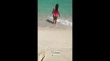 Caminando por la playa con mi amigo en Cancún, septiembre de 2020, slow motion snapshot 4