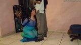 Hispanischer Transvestit lutscht einen Schwanz snapshot 6