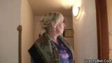 Une mamie de 80 ans se fait baiser en levrette snapshot 4