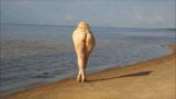 Dicker Arsch in einem Kleid am Strand snapshot 10