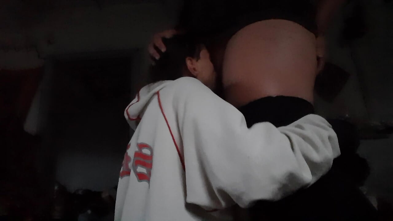 Сводные сестры скрываются от родителей, чтобы уединиться и потрахаться - Lesbian-Illusion