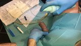 Première insertion douloureuse d’un cathéter dans le trou de pipi - éjaculation snapshot 1