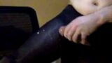 Masturbation et ejaculation sur mon collant noir pendant une webcam snapshot 6