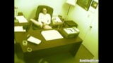 Sekretärin fingert und masturbiert Muschi im Büro snapshot 5