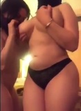 Sexy twee Arabische bbw -vrouwen snapshot 3