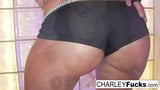 Charley mempunyai solo panas di atas najis bar snapshot 4