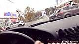 Cita de sexo público arriesgada con milf gótica alemana en coche snapshot 3