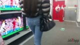 Lopen in mediamarkt met hoge hakken, louboutin en blauw snapshot 6