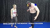 Nikky Thorne vs. de Mexicaanse gorilla snapshot 1