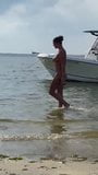 MILF en la playa desnuda snapshot 2