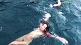 Des filles nageant sous l'eau à Tenerife snapshot 2