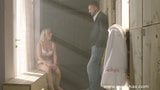 Mariskax blonde milf Nikky Clarisse neemt het in haar kont snapshot 4