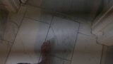 Stiefmutter lässt sich von Stiefsohn ficken, während sie die Badewanne putzt snapshot 18