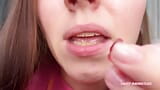 Gummy beren eten en kauwen asmr snapshot 2