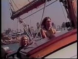 Rubia lesbo pareja chupa follada en barco snapshot 2